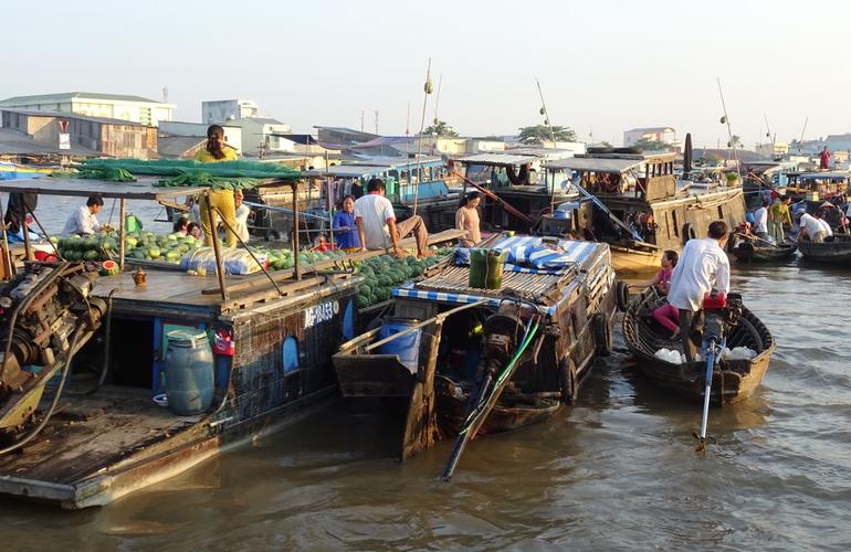 Cai Rang floating market