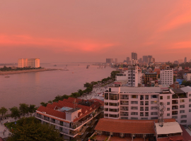 Phnom Penh at night